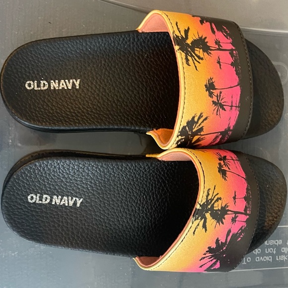 Old Navy swim trunks and slides bundle deal - Picture 5 of 7